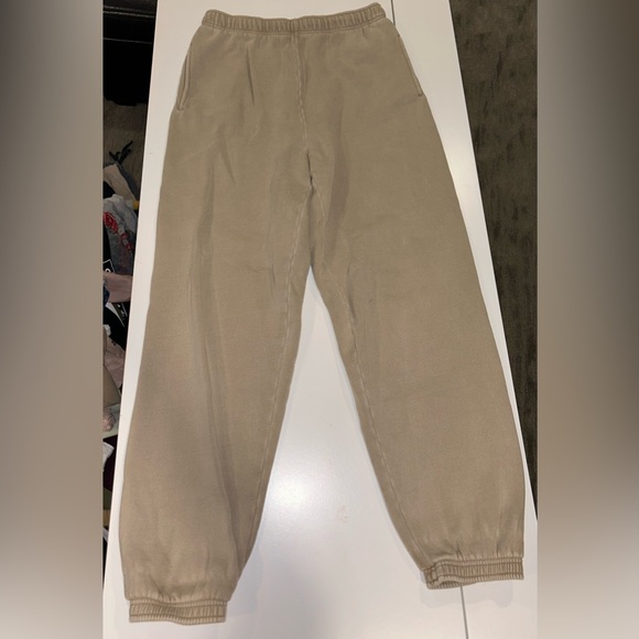 Aritzia mega sweatpants size medium - Picture 4 of 5